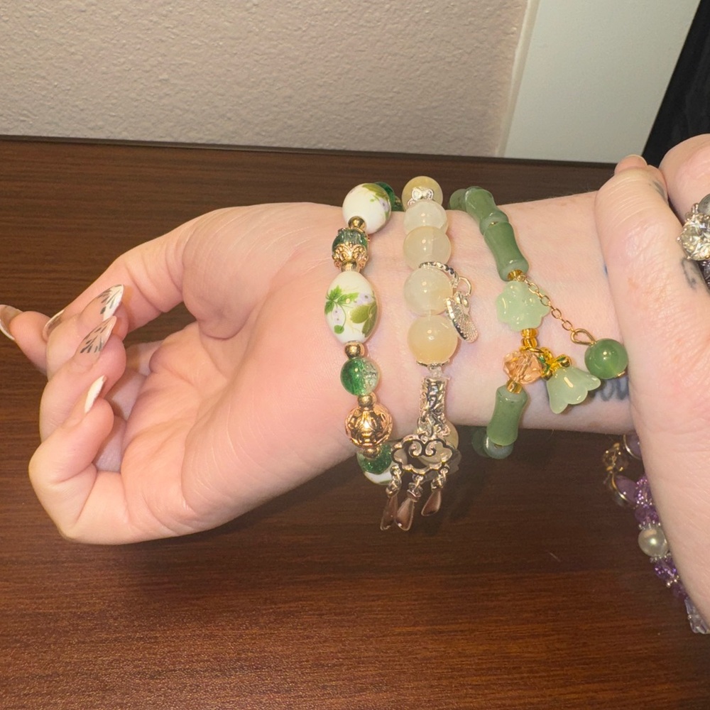 Set of three Elegant Green and Gold Beaded Bracelet Set - Picture 1 of 2